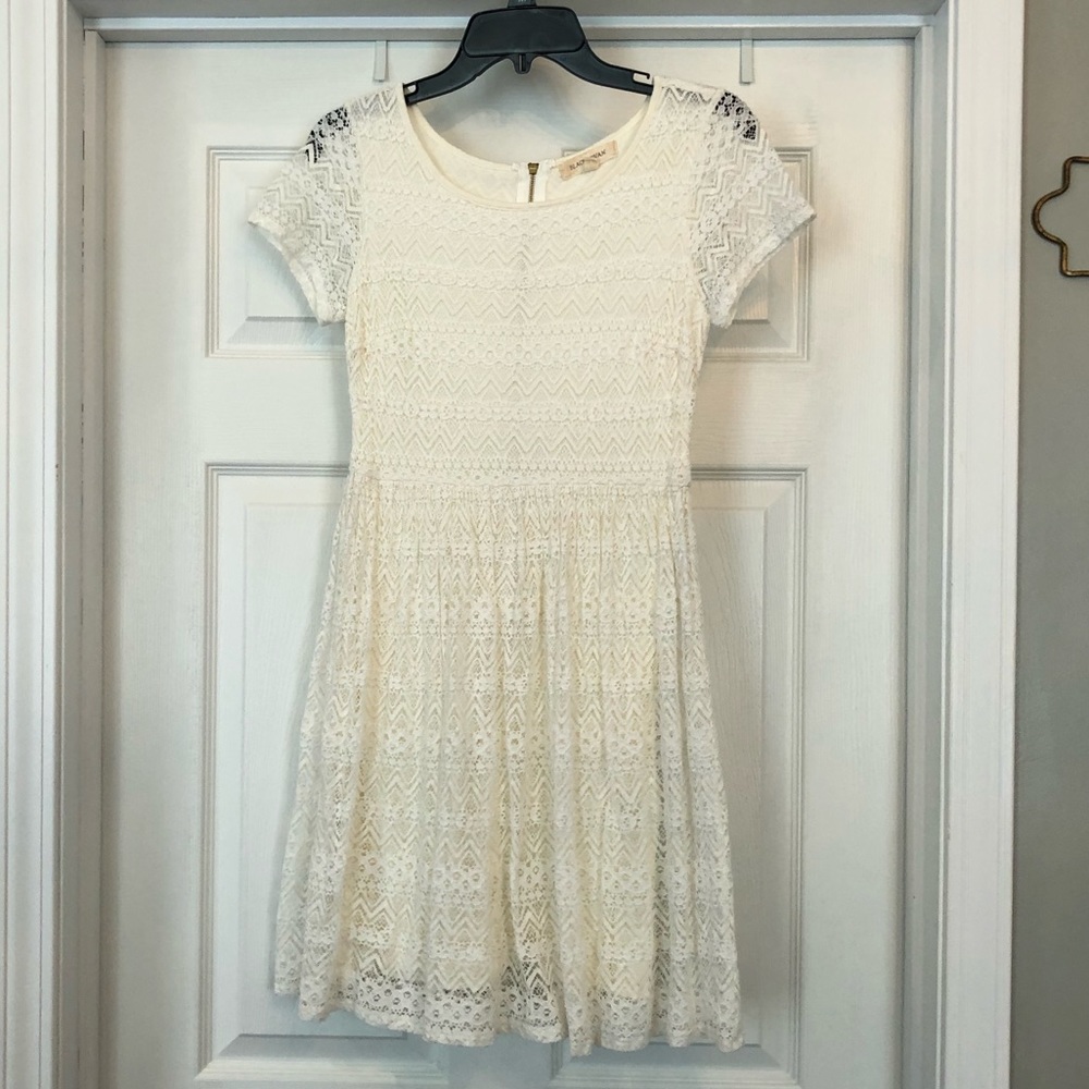 White Lace Short Sleeve Size Small